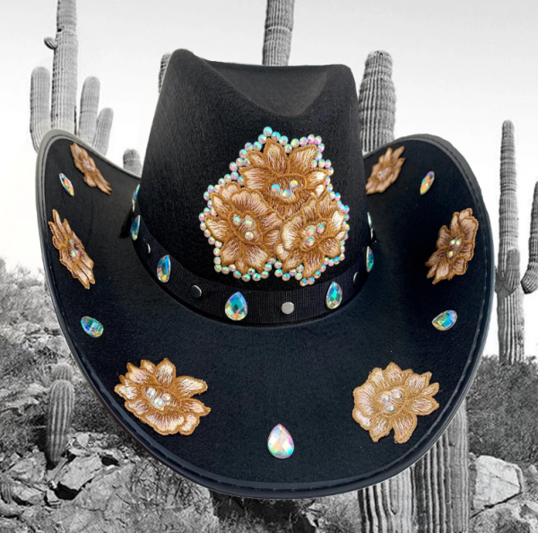 Topi Cowboy dengan Bordir Tangan yang Artistik